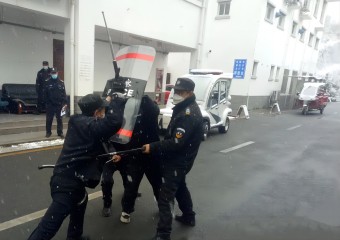 �m��ѩ����һ����(l��i)��(ch��ng)���ַ����ݾ����(d��ng)ůů���ɣ�